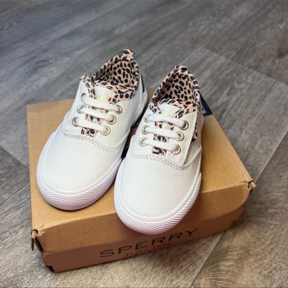 NIB White and Animal Print Toddler Sperry Shoes with Velcro Closure. Size 5 - Picture 10 of 10